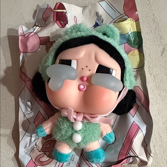 Cry baby, crying again Frog-Themed Plush Doll - Picture 2 of 7